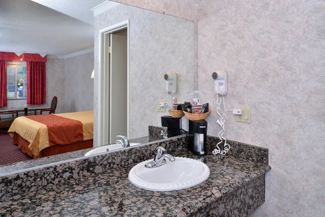 Suite, King Bed, Smoking, Americas Best Value Inn & Suites Fontana 3/3