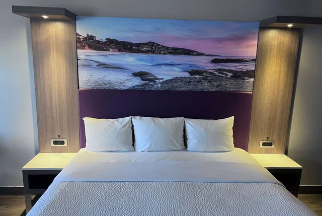 غرفة بسرير كينج لذوي الإعاقة، La Quinta Inn by Wyndham Costa Mesa / Newport Beach 9/10
