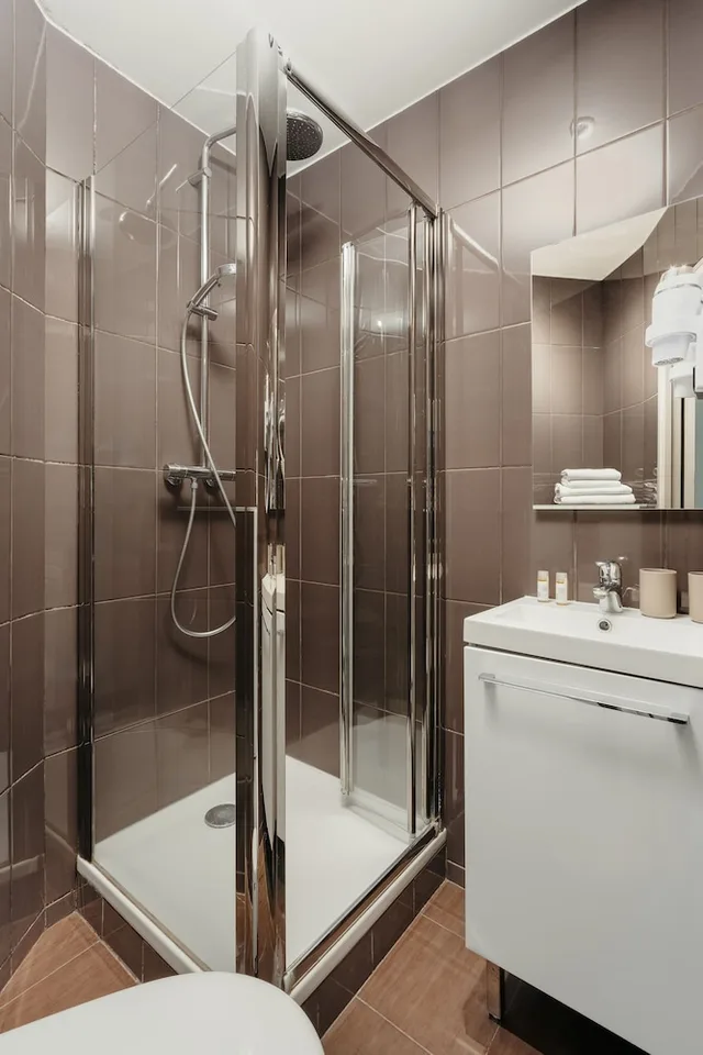 غرفة قياسية ركنية بسرير مزدوج بإطلالة على المدينة، HOTEL D'ARGENSON 2/2