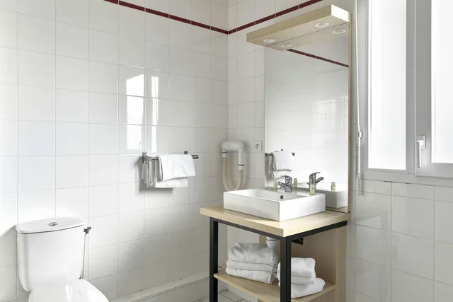 غرفة بسرير كوين مع أريكة، Comfort Aparthotel Versailles St Cyr l Ecole 6/10