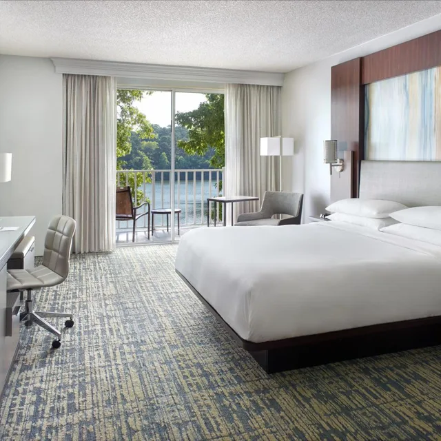 Guest Room, King Bed, Lake View, Balcony, Atlanta Evergreen Lakeside Resort 1/6