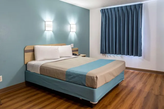 غرفة بسرير كوين لذوي الإعاقة، Motel6 Lincoln City, OR 3/10