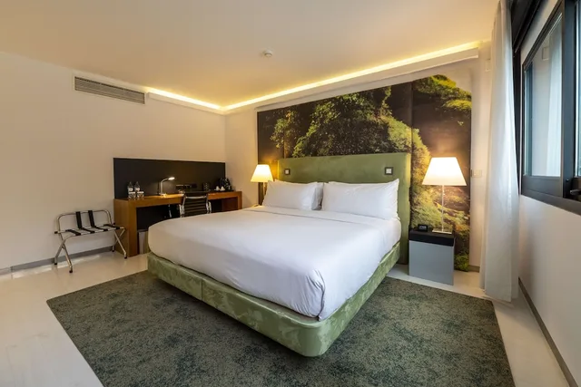 غرفة ديلوكس بسرير كينج بشرفة، Doubletree By Hilton Lisbon Fontana Park 2/4