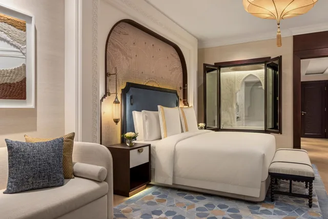 Cinema, Deluxe, King Bed, Sofa, Balcony، Jumeirah Zabeel Saray Dubai 1/1