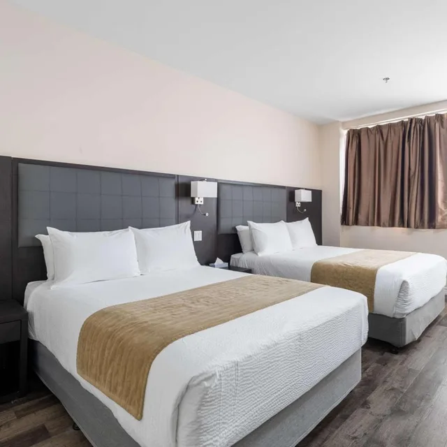 Efficiency, Suite, 2 Queen Beds، Hotel Montreal Metropolitan, an Ascend Collection Hotel 1/2