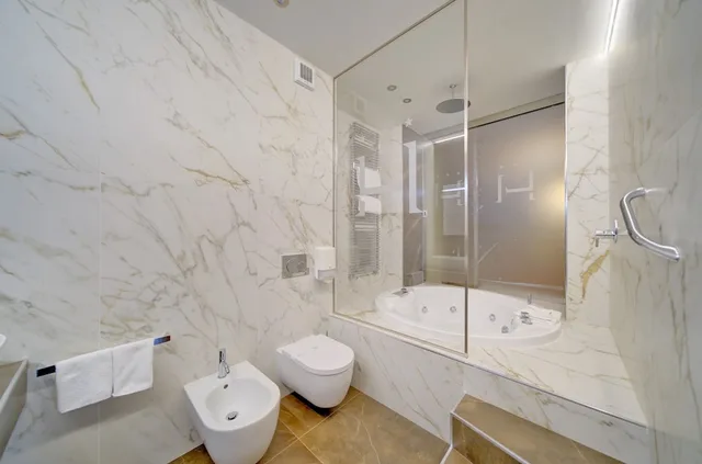 جناح، Hotel Liberty 9/10