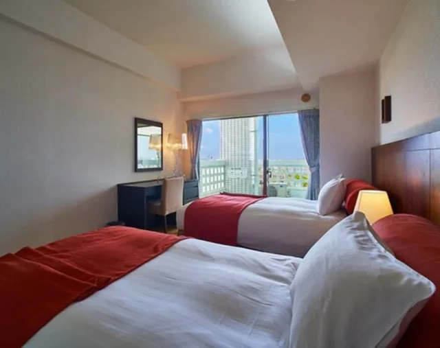 جناح بثمانية أسرّة بإطلالة جزئية على البحر، Hotel Royal Marine Palace 1/3