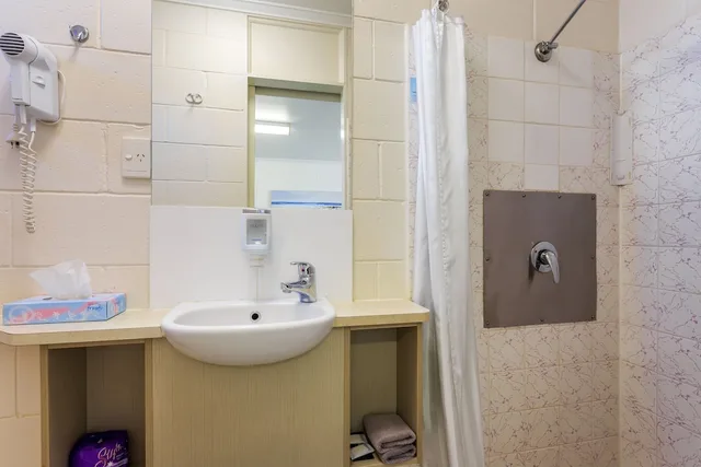 غرفة سوبيريور بسرير فردي وسرير كوين، TOP SPOT MOTEL 3/3