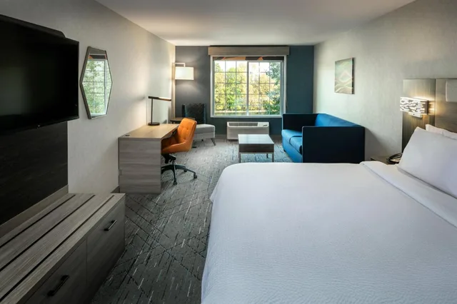 غرفة ديلوكس بسرير كينج أو كوين، Holiday Inn Express Corvallis-On The River 2/8