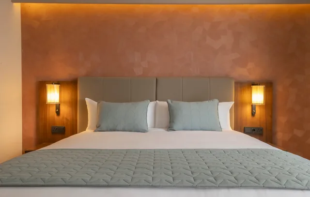Junior Suite, Hotel Riu Plaza The Gresham Dublin 1/3