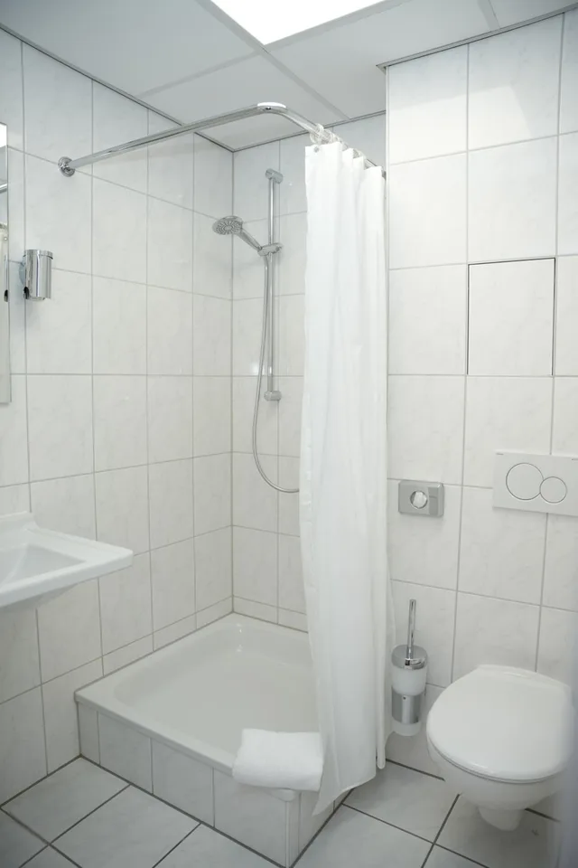 Room, Twin Beds, Weber Hotel Mannheim 3/7