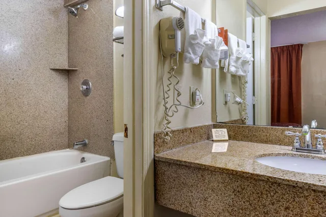 غرفة بسرير مزدوج للمدخنين، Econo Lodge Columbia Fort Jackson 3/3