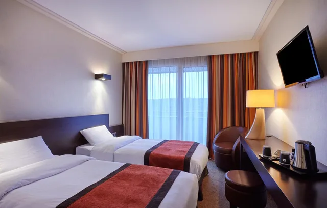 غرفة كومفورت بسرير مزدوج أو سريرين منفصلين بإطلالة على البحيرة، Hotel Et Spa Du Beryl 1/10