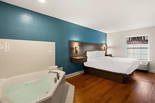 غرفة قياسية بسرير كينج بجاكوزي، Best Western Shackleford 2/3