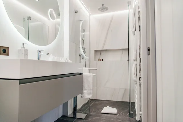 غرفة ديلوكس بسرير كينج بشرفة، Apartments Hotel Maximilian Munich 3/3