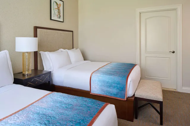2 Bedrooms, Deluxe, Suite, 1 King and 2 Double Beds, Resort View, Sofa, Accessible، Hilton Grand Vacations Club Kings’ Land Waikoloa 4/4