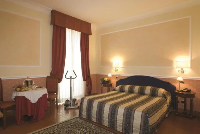 جناح جونيور، Antico Palazzo Rospigliosi 1/2