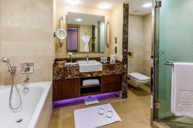 Superior, King Bed, Lateral Side Sea View، Kempinski Hotel The Dome Belek 6/6
