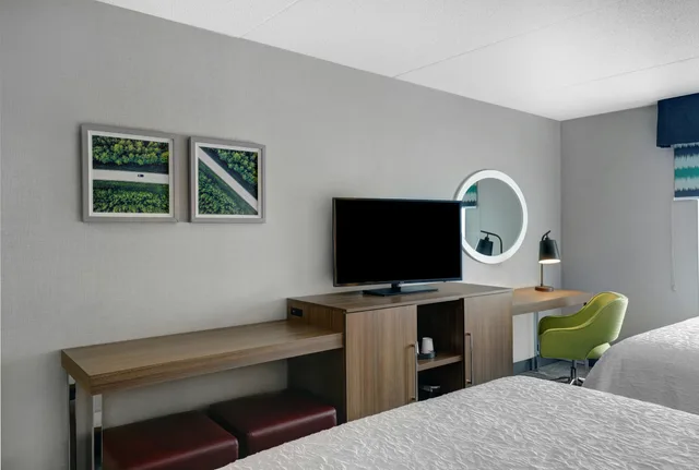 غرفة بسريرين كوين، Hampton Inn and Suites Belleville 2/3