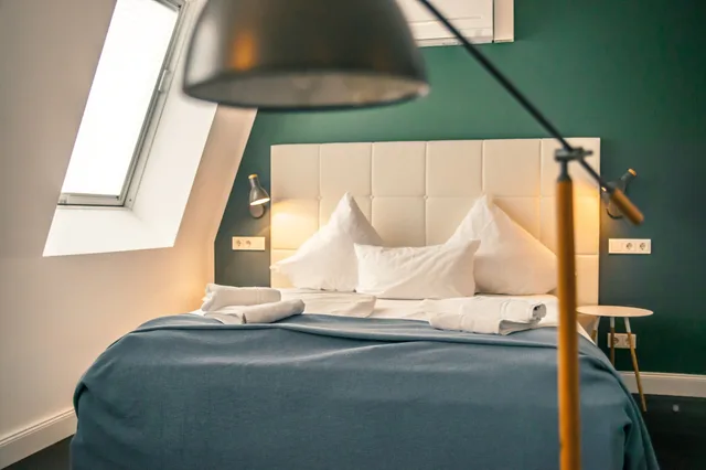 جناح بسرير كوين، Hotel Marsil 1/1
