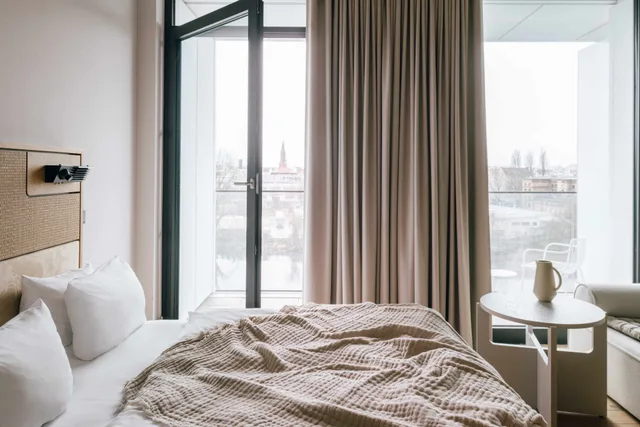Studio, Queen Bed, River View, Locke At East Side Gallery 1/6