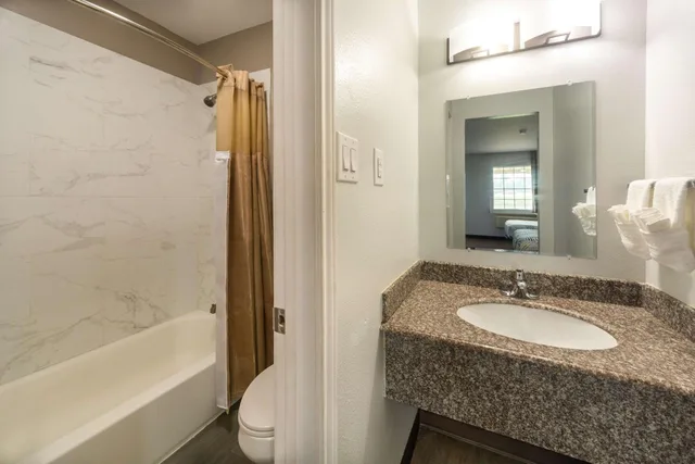 غرفة بسرير مزدوج للمدخنين، Motel6 Livingston, TX 7/10
