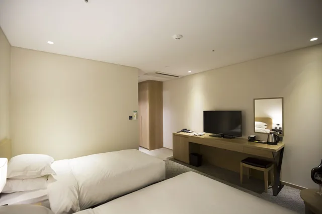 غرفة قياسية بسريرين منفصلين بإطلالة على المدينة، Best Western Haeundae Hotel 1/8