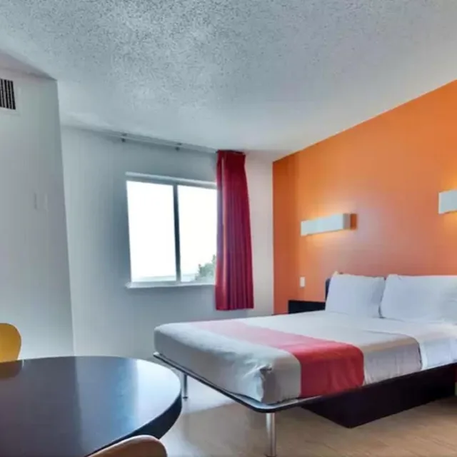 غرفة بسرير كينج للمدخنين، Motel6 Fort Worth, TX - Stockyards 9/10
