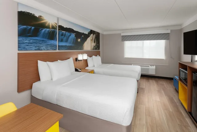 غرفة بسريرين مزدوجين، Days Inn & Suites by Wyndham Arlington Heights 1/10
