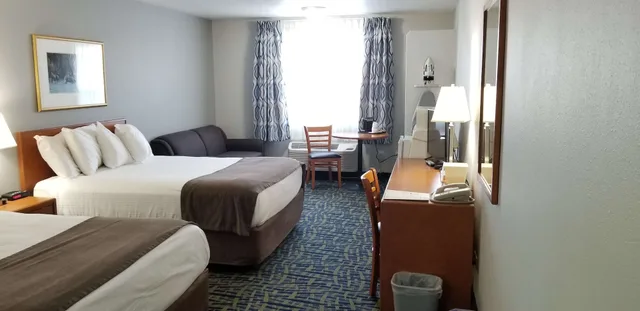 غرفة قياسية بسريرين كوين، SureStay Plus Hotel By Best Western Lethbridge 3/10