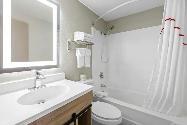 غرفة سوبيريور بسرير كينج، Red Roof Inn Ames 4/6