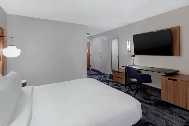 غرفة بسرير كينج، Fairfield Inn And Suites By Marriott Greenwood 6/10