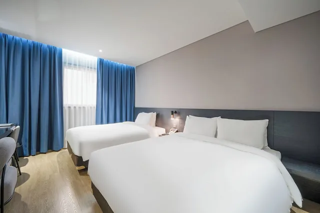 غرفة بريميوم بسريرين منفصلين وسرير كوين، Rivertain Hotel Gyeongju 1/5