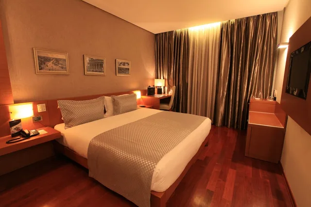 غرفة ديلوكس بسرير كينج، Tirana International Hotel and Conference Centre 5/8
