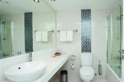 غرفة بسرير مزدوج أو سريرين منفصلين بإطلالة جزئية على البحر، Dome Beach Marina Hotel and Resort 1/1