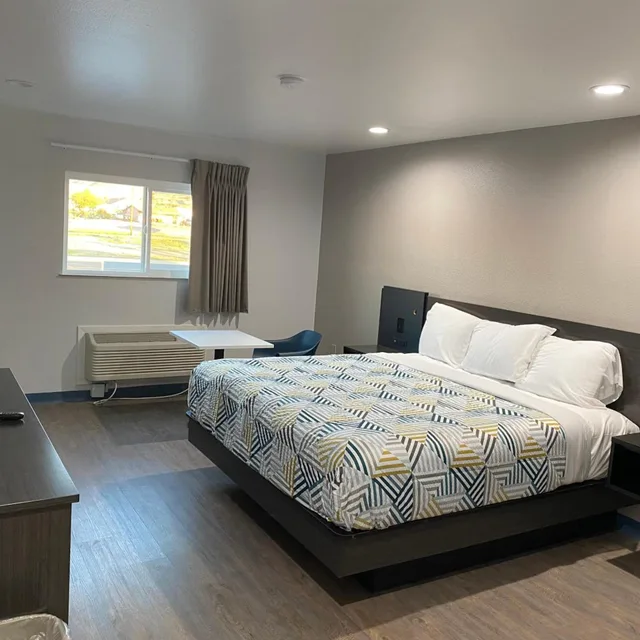 غرفة بسرير كينج لذوي الإعاقة، Motel6 Bullhead City, AZ 1/10