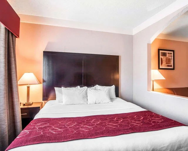 جناح، Comfort Suites Clackamas 1/3