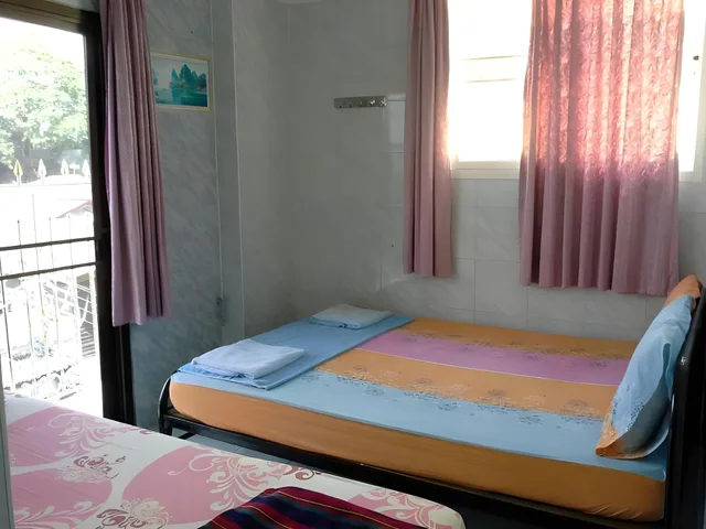 غرفة ثلاثية بسرير مزدوج بحمام مشترك، New Central Guesthouse 2/2