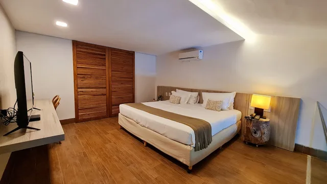 لوفت بسرير كوين مع أريكة، Carmel Charme Resort 1/3