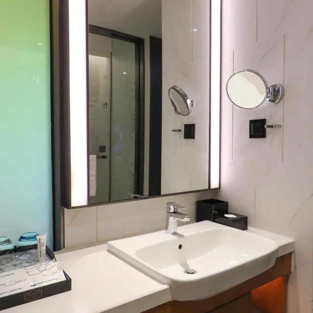 غرفة كومفورت بسرير كينج، Hampton by Hilton Guangzhou Tianhe Sports Center 6/8