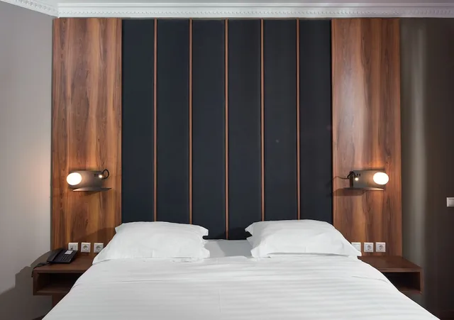غرفة بسرير مزدوج بإطلالة على البحر، ROYAL HOTEL 3/6