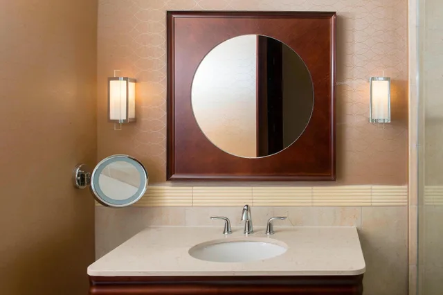 جناح جونيور بسرير كينج لذوي الإعاقة، Sheraton Mesa Hotel At Wrigleyville West 2/2