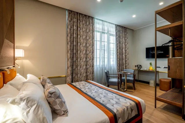 غرفة بسرير كينج مع سرير إضافي، Grand Hotel Torre Fara 1/4