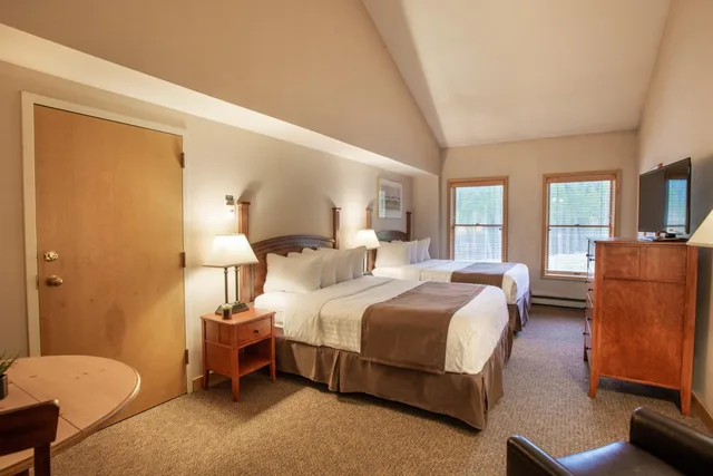 Room, 2 Queen Beds, The Vintage Hotel 6/7