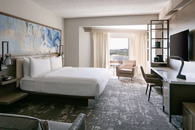 Room, King Bed, Concierge Level، Marriott Dallas Las Colinas 7/10