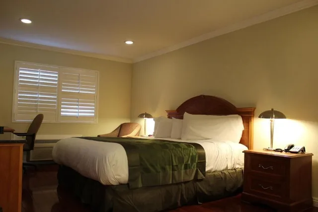 غرفة قياسية بسرير كينج، Garden Inn San Gabriel 5/10
