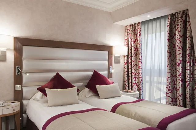 Suite, Twin Beds, Sea View, Le Grand Hotel Des Thermes 1/3