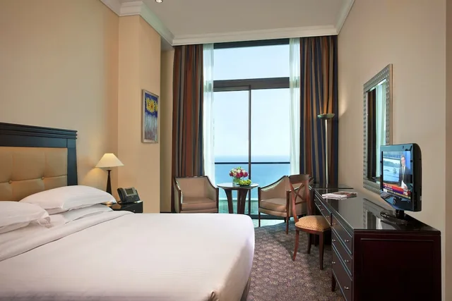 Family Suite, King and Twin Beds, Sea Front، Raouche Arjaan By Rotana Beirut 1/3