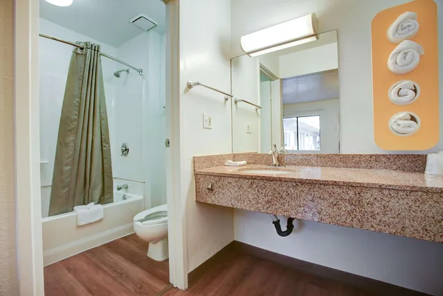 غرفة قياسية بسرير كينج، Motel6 Elkton, MD 9/9