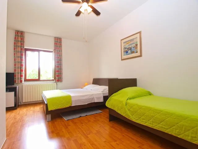 غرفة ثلاثية بسرير مزدوج وسرير فردي بغرفة نوم واحدة، Apartments Ivica 1452 1/6